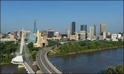 Quelle est cette ville de 750 000 habitants, capitale du Manitoba ?