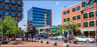 Quelle est cette ville de 100 000 habitants, la plus peupl&eacute;e du Nouveau-Brunswick ?