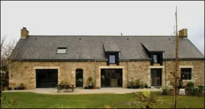 Quel est le nom de cette habitation &eacute;troite et allong&eacute;e selon l'axe du fa&icirc;tage ?