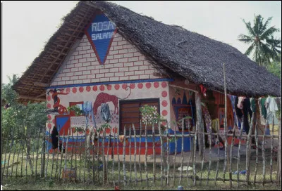 Quel est le nom de cette habitation traditionnelle de Mayotte avec une seule pi&egrave;ce ?