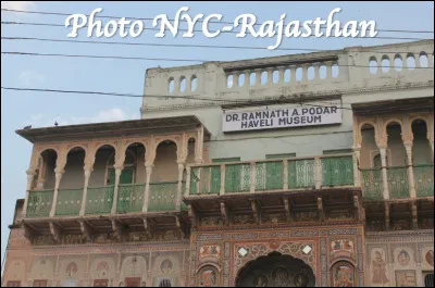 Quel est le nom de cette habitation traditionnelle de ma&icirc;tre du Rajasthan, richement d&eacute;cor&eacute;e ?