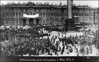 Dans quelle ville russe s'est d&eacute;roul&eacute;e la R&eacute;volution d'octobre 1917 ?