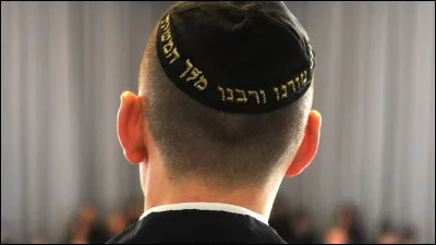 Ce petit chapeau est port&eacute; par les juifs masculins pratiquants, comment l'appelle-t-on ?