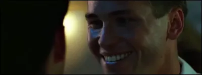Quelle question Iceman pose-t-il &agrave; Maverick lors de leur premi&egrave;re rencontre, lan&ccedil;ant ainsi leur rivalit&eacute; ?
