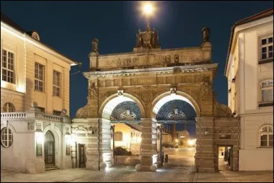 Quel produit porte un nom d&eacute;riv&eacute; de celui de la ville tch&egrave;que de Plzeň ?