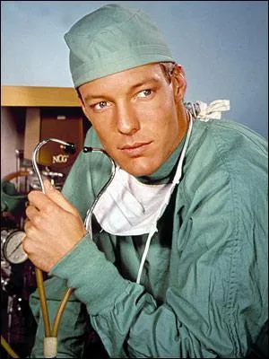 Acteur amricain, il a t prtre tortur, un pilote qui deviendra samoura ou un super aventurier, c'est Richard ...