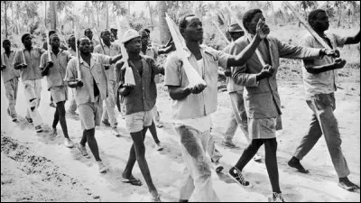 Quel pays se lib&egrave;re, en 1974, de la domination portugaise ?
