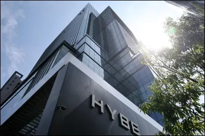Dans quel label, filial de Hybe, est Tuide ?