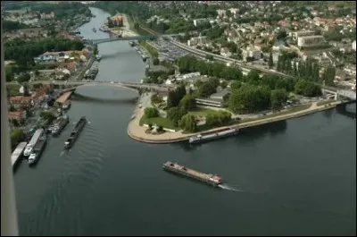 &Agrave; Conflans-Sainte-Honorine, l'Eure rejoint la Seine.