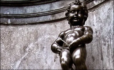 Quelle petite statue de bronze repr&eacute;sentant un enfant en train d'uriner est un symbole de Bruxelles ?
