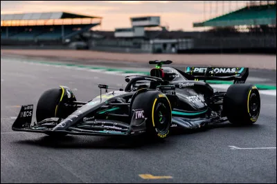 Lewis Hamilton a remport&eacute; le Grand Prix de Singapour 2017 apr&egrave;s un accrochage entre les Ferrari au d&eacute;part.