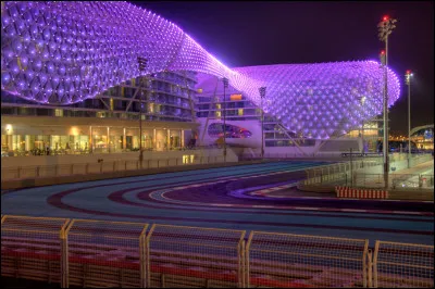 Le Grand Prix d'Abu Dhabi 2009 a &eacute;t&eacute; la toute premi&egrave;re course nocturne de l'histoire de la F1.