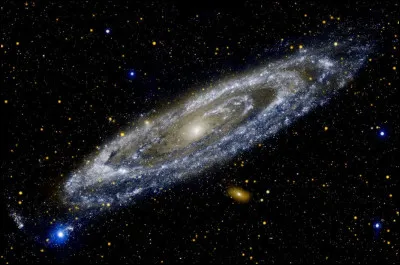 Quelle galaxie spirale est la plus proche de notre propre galaxie (la Voie lact&eacute;e) et est destin&eacute;e &agrave; entrer en collision avec elle dans environ 4,5 milliards d'ann&eacute;es ?