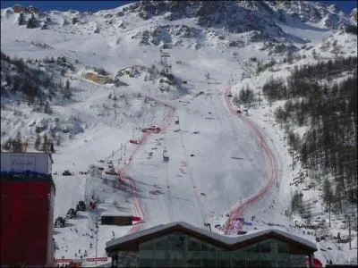 A Val d' Isre la piste de descente est la descente de ... .