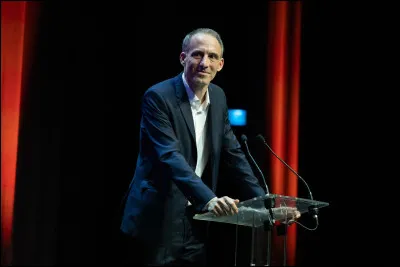 Quel ancien participant &agrave; la primaire socialiste, cens&eacute;e d&eacute;signer le candidat &agrave; l'&eacute;lection pr&eacute;sidentielle de 2027, en a &eacute;t&eacute; exclu ?