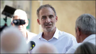 Ayant &eacute;t&eacute; r&eacute;alisateur, sur quel g&eacute;nocide, Rapha&euml;l Glucksmann a-t-il r&eacute;alis&eacute; un documentaire ?