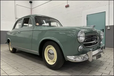 En quelle ann&eacute;e l'entreprise familiale Peugeot a-t-elle &eacute;t&eacute; fond&eacute;e (&agrave; l'origine dans la sid&eacute;rurgie) ?
