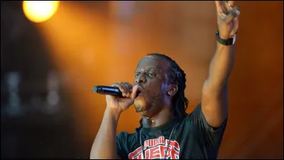 Un chanteur que vous ne connaissez peut-&ecirc;tre pas... Il chante "On se connait", "Dieu est grande"... Qui est-ce ?
