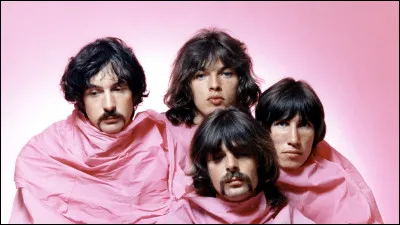 Trois de ces morceaux ont &eacute;t&eacute; interpr&eacute;t&eacute;s par Pink Floyd. Lequel appartient &agrave; un autre g&eacute;ant du rock britannique ?