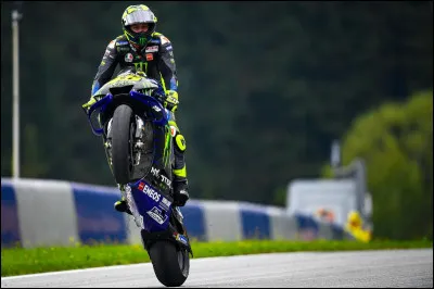 Valentino Rossi a remport&eacute; son premier titre mondial en cat&eacute;gorie 500 cm&sup3; d&egrave;s sa premi&egrave;re saison dans cette cat&eacute;gorie.