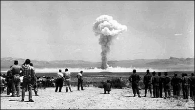 La premi&egrave;re bombe atomique fran&ccedil;aise a explos&eacute; en...