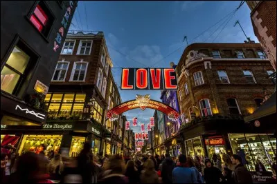 Le quartier de Soho se trouve &agrave;...