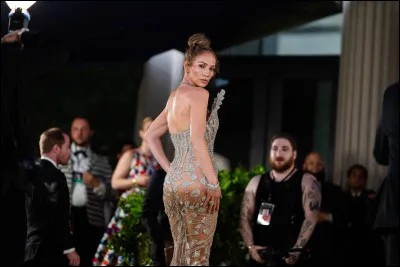 Quelle chanteuse et actrice d'origine portoricaine est souvent surnomm&eacute;e &laquo; J.Lo &raquo; ?
