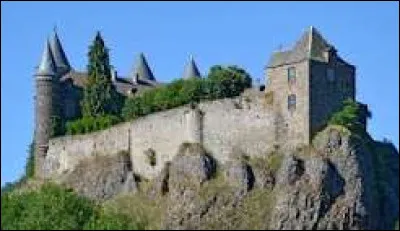 Notre promenade du jour d&eacute;marre au ch&acirc;teau du Sailhant, &agrave; Andelat. Village d'Auvergne-Rh&ocirc;ne-Alpes, dans l'aire d'attraction Sanfloraine, il se situe dans le d&eacute;partement ...