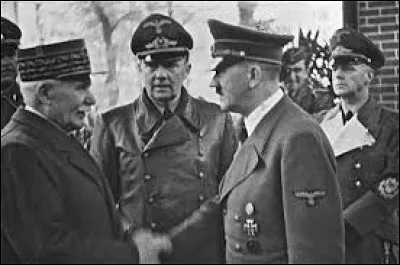 Quelle entrevue symbolise le d&eacute;but officiel de la politique de collaboration entre Vichy et l'Allemagne ?