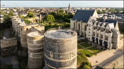 Quelles villes se trouvent dans le d&eacute;partement du Maine-et-Loire ?