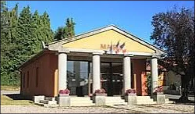 Aujourd'hui, nous commen&ccedil;ons notre balade devant la mairie d'Arn&eacute;. Village occitan, dans l'arrondissement de Bagn&egrave;res-de-Bigorre, il se situe dans le d&eacute;partement ...