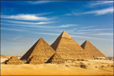 Les pyramides de Gizeh se situent...