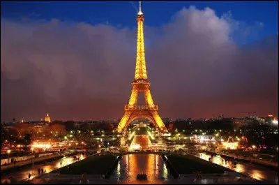 La tour Eiffel se situe en&hellip;