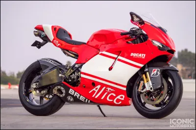 En 2003, Ducati a fait ses d&eacute;buts en MotoGP avec Loris Capirossi et Troy Bayliss.