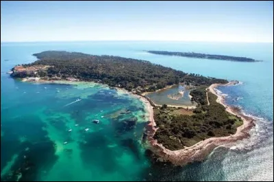 &Agrave; quel d&eacute;partement appartiennent les &icirc;les de L&eacute;rins ?