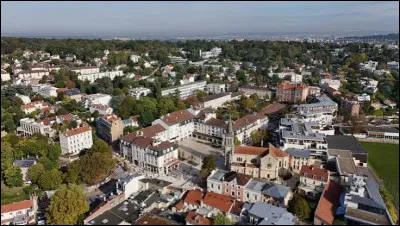 Que faut-il ajouter &agrave; "Gar" pour obtenir le nom d'une commune des Hauts-de-Seine ?