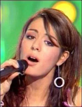 Qui est cette ravissante nana ?