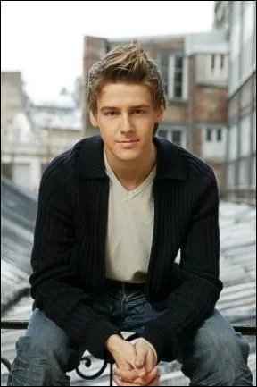 Mais qu'a fait ce jeune mec ?