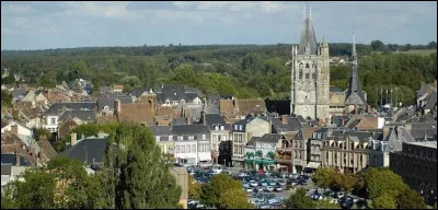 Comment s'appelle cette commune, capitale du pays d'Ouche, faisant partie de la gastronomie normande, avec son cervelas, plat typique de la cuisine normande ?