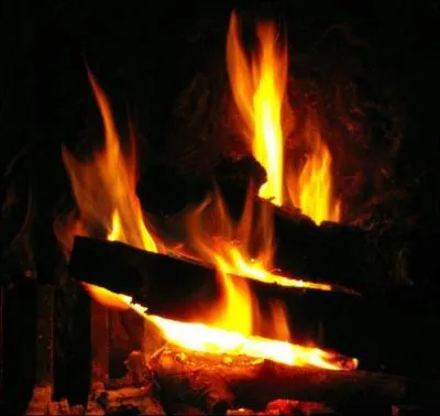 ''... le feu tait dj brlant, jaune rouge et flamboyant. '' : L'adverbe 'dj' modifie le sens d'un :