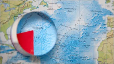 Quelle r&eacute;gion de l'oc&eacute;an Atlantique est c&eacute;l&egrave;bre pour ses histoires de disparitions myst&eacute;rieuses ?