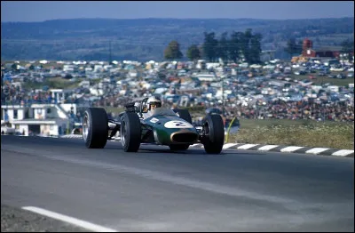 Quel pilote a remport&eacute; le championnat du monde de F1 en 1967 avec Brabham ?