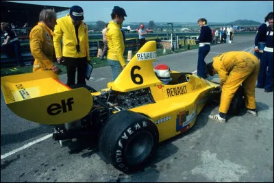 Quel pilote a &eacute;t&eacute; le premier &agrave; remporter un Grand Prix de F1 avec une voiture &eacute;quip&eacute;e d&rsquo;un moteur turbo ?