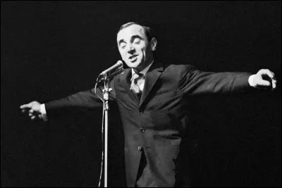 ''Hier encore''Compl&egrave;te les paroles : "Je n'ai fait que courirEt me suis essouffl&eacute;Ignorant le ____Conjuguant au ____"