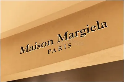 M - Maison Margiel : Quel type de chaussure iconique, inspir&eacute; des chaussettes traditionnelles japonaises &agrave; orteil s&eacute;par&eacute;, a &eacute;t&eacute; pr&eacute;sent&eacute; lors du tout premier d&eacute;fil&eacute; de Martin Margiela en 1988 ?