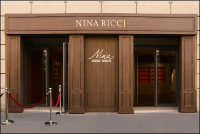 N - Nina Ricci : Quel est le nom du parfum culte de Nina Ricci lanc&eacute; en 1948, dont le flacon en cristal Lalique est surmont&eacute; de deux colombes en verre d&eacute;poli symbolisant la paix ?