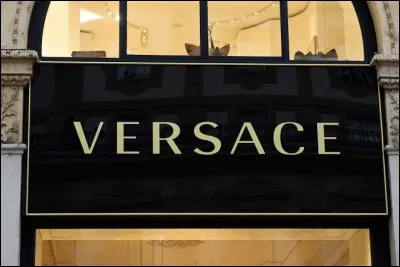 V - Versace : Quelle figure de la mythologie grecque Gianni Versace a-t-il choisie comme embl&egrave;me pour le logo de sa maison de couture ?
