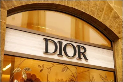 D - Dior : Comment la journaliste am&eacute;ricaine Carmel Snow (ancienne r&eacute;dactrice en chef du "Harper's Bazaar") a-t-elle baptis&eacute; la toute premi&egrave;re collection de Christian Dior en 1947 ?