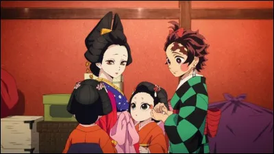 Et pour finir, dans l'arc du ''Quartier des Plaisirs'' de ''Demon Slayer'', lorsque Koinatsu discute en priv&eacute; avec Tanjir&ocirc; (d&eacute;guis&eacute; sous l'identit&eacute; de la jeune recrue "Sumiko") dans sa chambre, quel d&eacute;tail physique pr&eacute;cis pousse l'Oiran &agrave; faire une remarque tendre et empathique sur le labeur et la rudesse de la vie de "Sumiko" ?