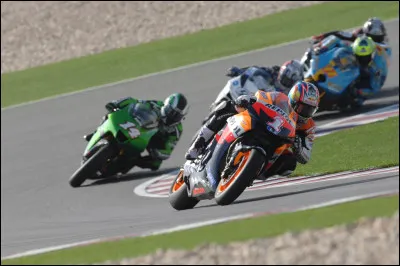 &Agrave; partir de 2007, la cylindr&eacute;e maximale des moteurs MotoGP a &eacute;t&eacute; r&eacute;duite de 990 &agrave; 800 cm&sup3;.